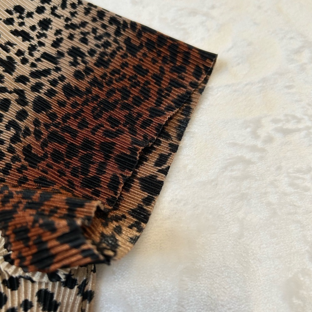 Nicola Animal Print Crinkle Knit Blouse - Picture 4 of 8